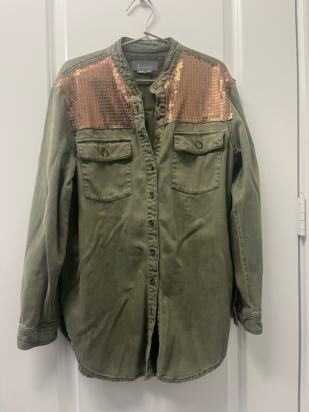 ANTHROPOLOGIE Sequin Shoulder Twill Button Down Shirt, Size 6